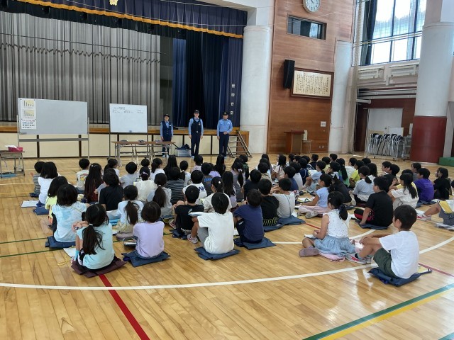 お話をうかがっている様子