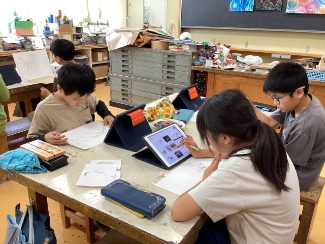 作品づくりの下書きの様子