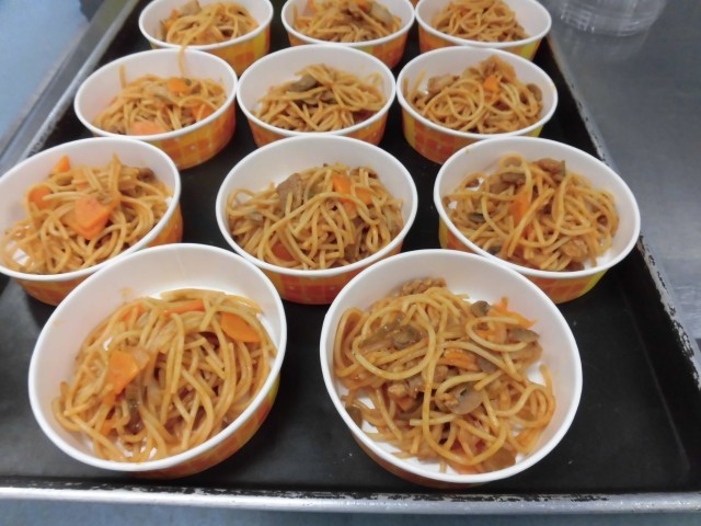 低学年のナポリタンです。量が少ないので、器を変えました。