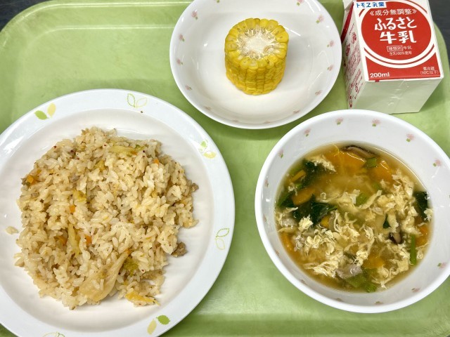 1年生がとうもろこしの皮むきをしてくれました。