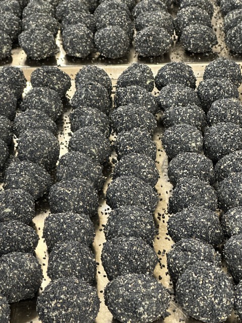 黒ごまをまぶしました。