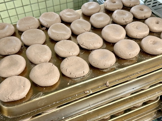 上新粉、白玉粉、ピュアココア、絹ごし豆腐、水で生地を作ります。