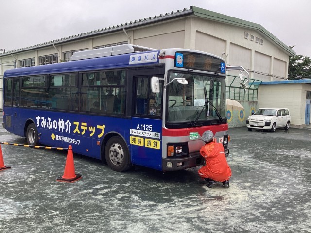 死角にいると姿が見えないことを体験しています。