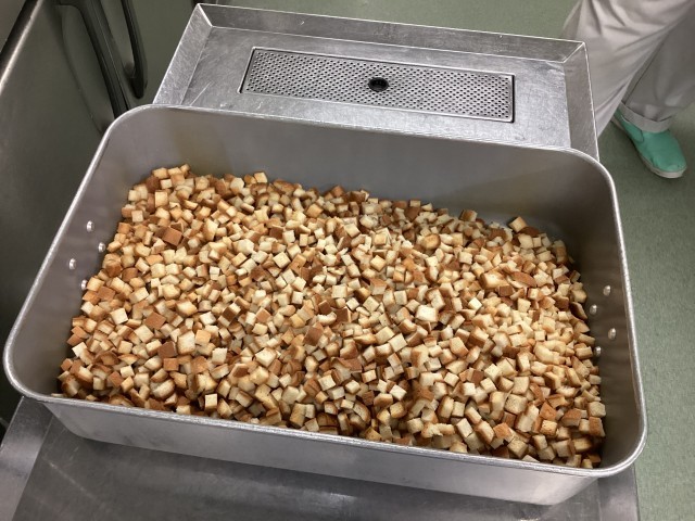 パンの耳を使った手作りクルトン