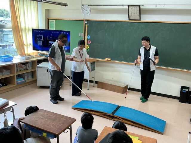白杖利用者への補助の仕方
