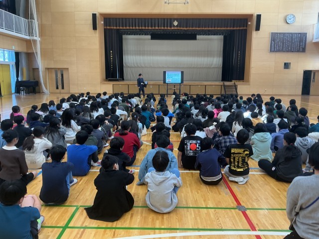 石井先生から芦花っ子タイムの説明を受けている様子