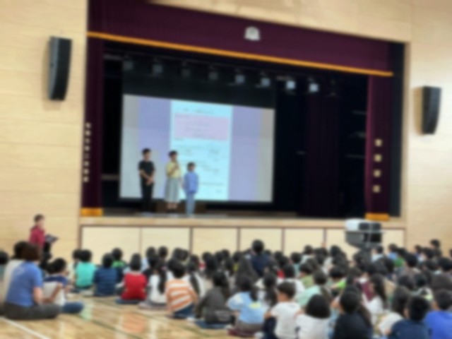委員長や副委員長が代表して発表