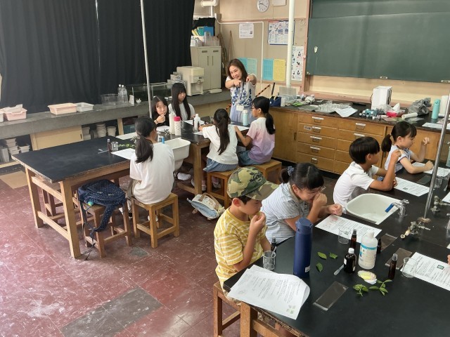 ２６日　精油を使ってアロマスプレーを作ってみよう