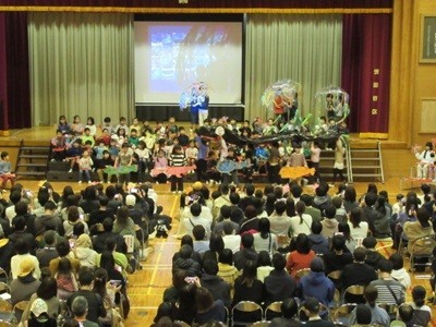 ２年　「スイミー　～こころをひとつに～」