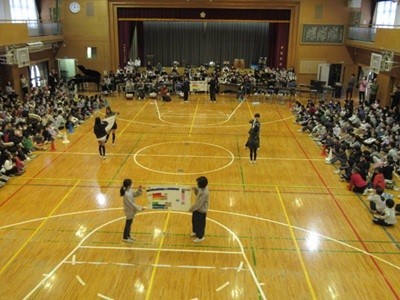 卒業制作「学校案内図」の贈呈