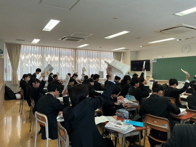 教科書配布の様子