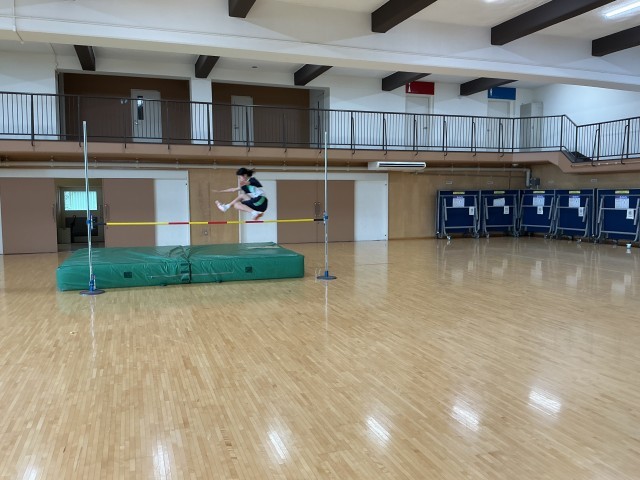 はさみ跳びで記録に挑戦