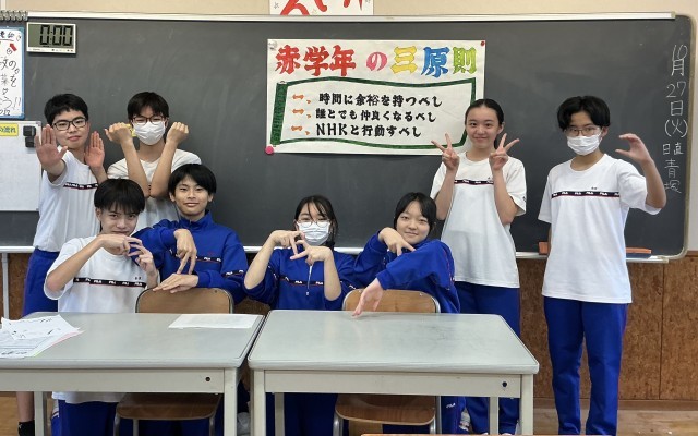 学級委員が昼休みを使ってコツコツ作っていた学年目標が完成しました！
