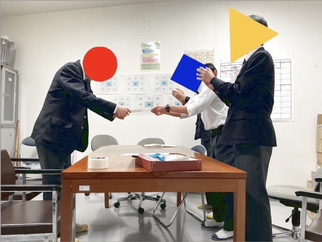 感謝状を授与する様子