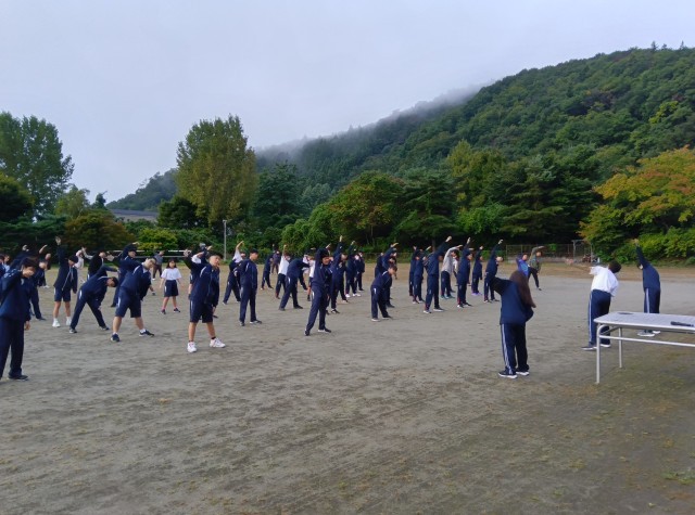 みんなの前でラジオ体操頑張りました