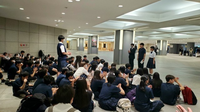 出発式の様子です。いよいよ修学旅行が始まります！