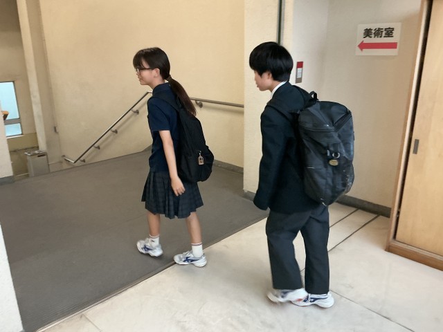 2年生の一部の生徒は、職場体験の事前挨拶へ