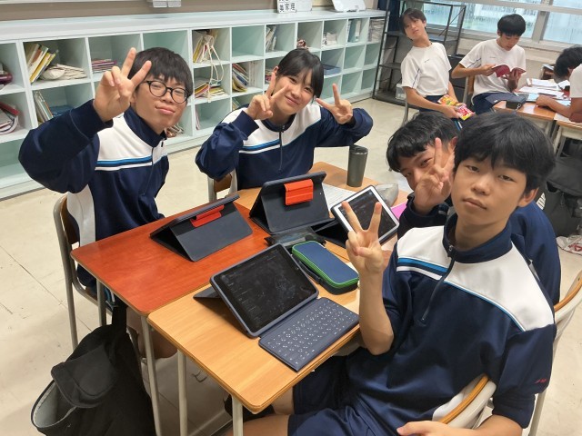 班ごとに仲良く旅行計画中です