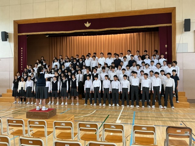 初の学年合唱練習です。