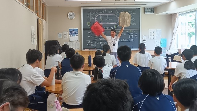 Ｉ組　クラスにて　リレーの説明