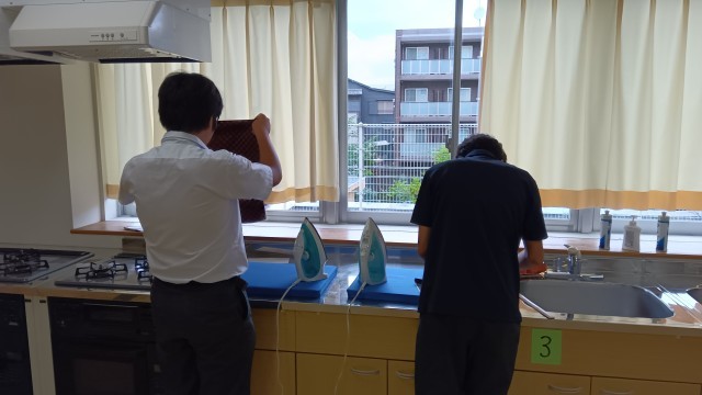 アイロンも　きちんとかけて