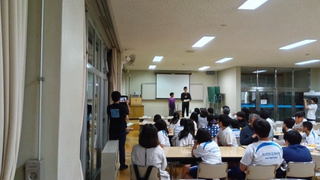 ごちそうさまの挨拶は芦花中2年、1年