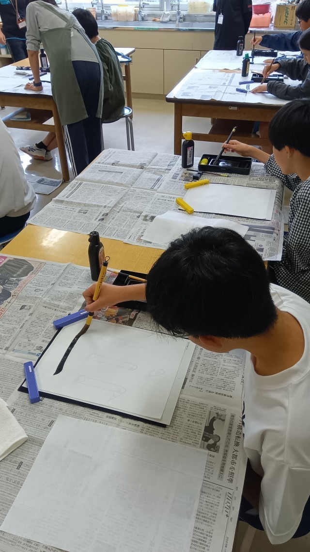 先生の話をきちんと聞き、上手に書いてます