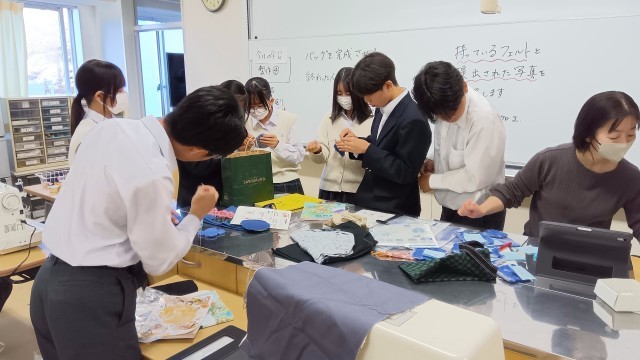 先生の説明を聞きながら