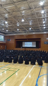 体育館にて生活ガイダンス