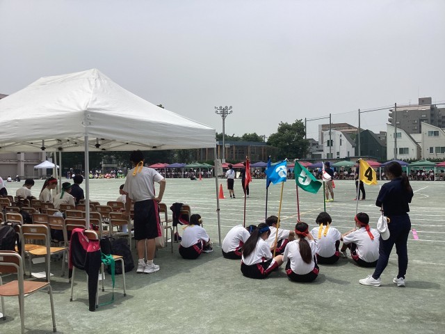 係の仕事中です。