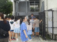 非常用トイレに流す水をくみ上げます。