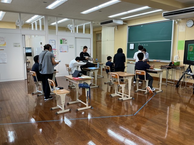 ひまわり学級宿題提出の様子