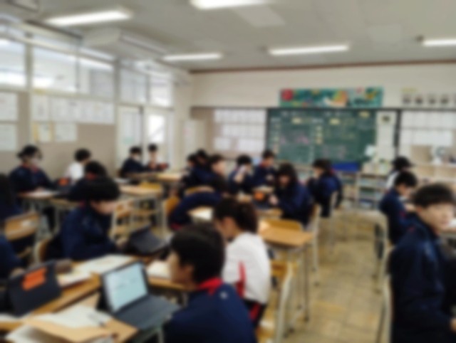 班でテーマを決めて話し合っています。