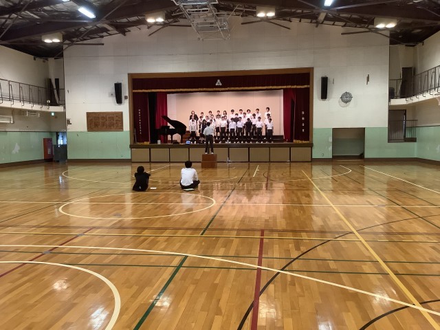 体育館での練習風景（2年生）