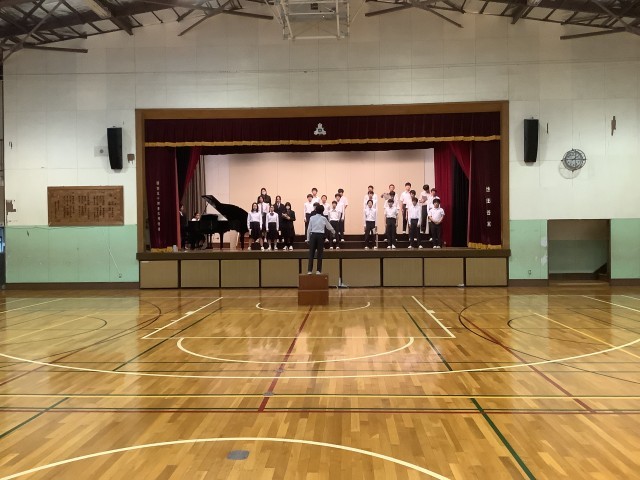 体育館での練習風景（1年生）